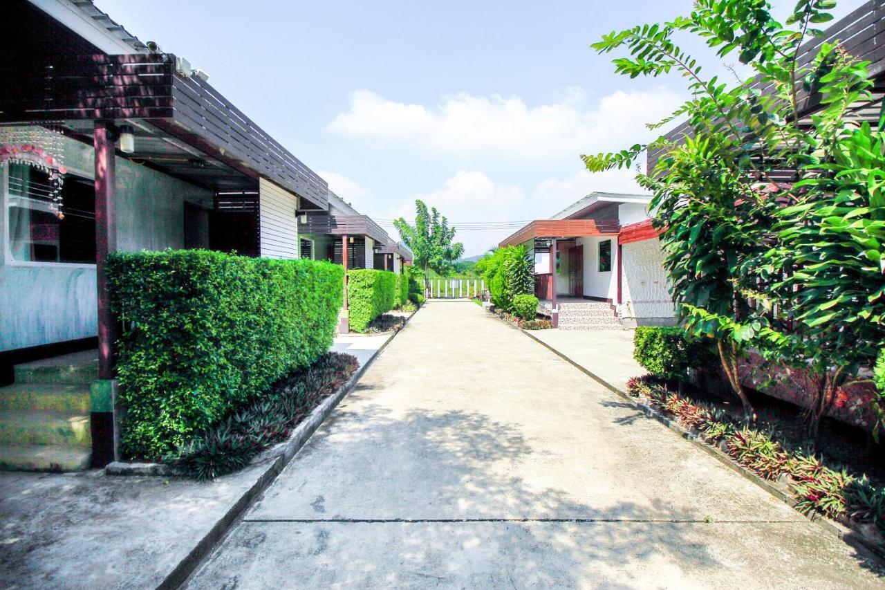 Oyo 354 Ton Hom Resort & Villa HHQ Exterior photo